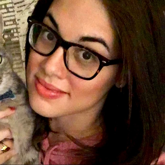 Meet your Posher, Tiffany - Picture 1 of 1